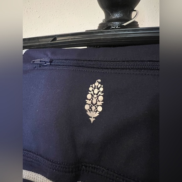 NWT Free People Movement Leggings - Picture 4 of 8